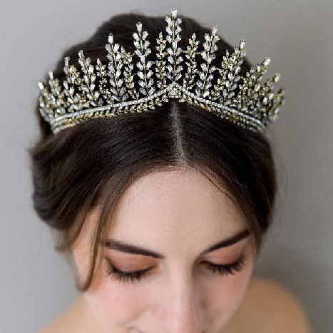 Corona Tiara con diseño de diamante de imitación